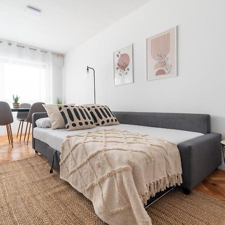 Moderno Apartamento Con Parking Apartment Vigo Bagian luar foto
